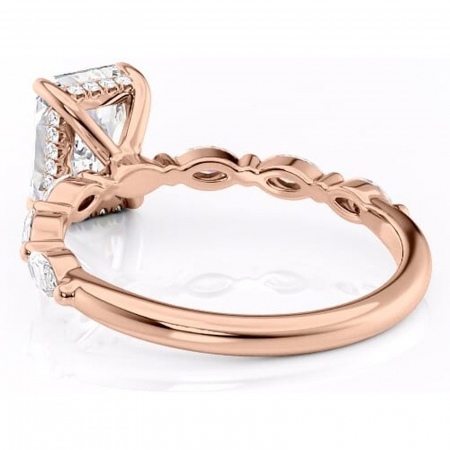 Inel de logodnă Everly din aur Rose 14kt cu moissanite tăietură radiantă – Pietre laterale rafinată pentru profil înalt | Personalizează și configurează gratuit online [3]