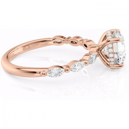 Inel de logodnă Everly din aur Rose 14kt cu moissanite tăietură rotundă – Pietre laterale rafinată pentru profil înalt | Personalizează și configurează gratuit online [1]