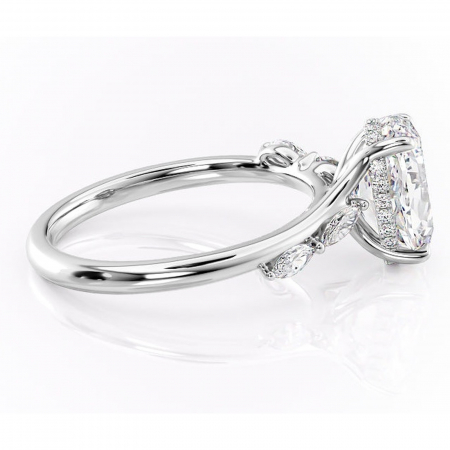 Inel de logodnă Faelynn din aur Alb 14kt cu moissanite tăietură ovală – Pietre laterale rafinată pentru profil înalt | Personalizează și configurează gratuit online [1]