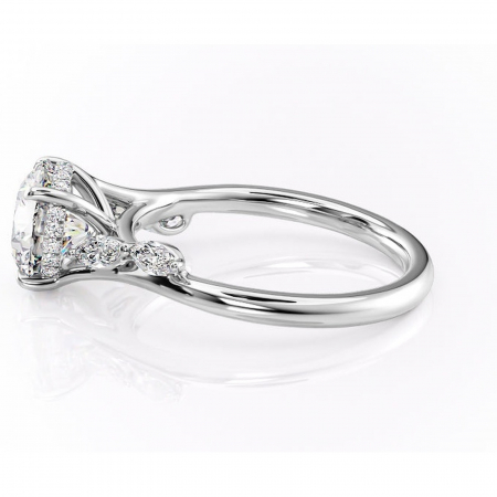 Inel de logodnă Faelynn din aur Alb 14kt cu moissanite tăietură rotundă – Pietre laterale rafinată pentru profil înalt | Personalizează și configurează gratuit online [5]