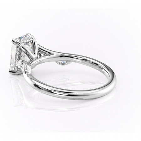 Inel de logodnă Faelynn din aur Alb 14kt cu moissanite tăietură smarald – Pietre laterale rafinată pentru profil înalt | Personalizează și configurează gratuit online [4]