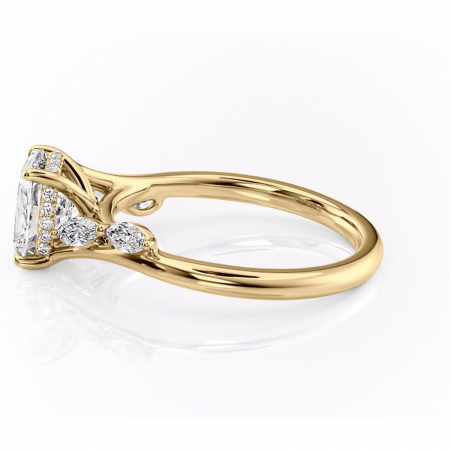 Inel de logodnă Faelynn din aur Galben 14kt cu moissanite tăietură asscher – Pietre laterale rafinată pentru profil înalt | Personalizează și configurează gratuit online [5]