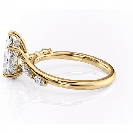 Inel de logodnă Faelynn din aur Galben 18kt cu moissanite tăietură pară – Pietre laterale rafinată pentru profil înalt | Personalizează și configurează gratuit online [5]
