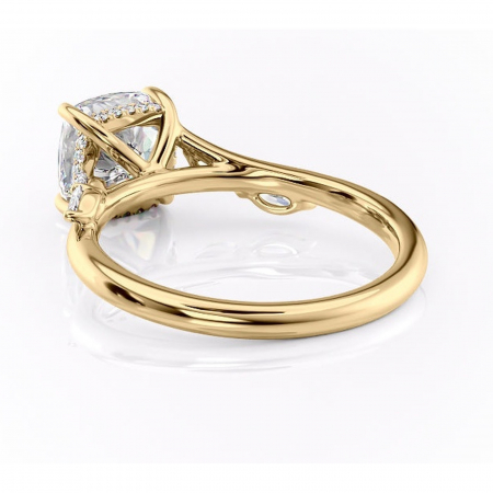 Inel de logodnă Faelynn din aur Galben 14kt cu moissanite tăietură pernă – Pietre laterale rafinată pentru profil înalt | Personalizează și configurează gratuit online [3]