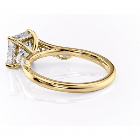 Inel de logodnă Faelynn din aur Galben 14kt cu moissanite tăietură princess – Pietre laterale rafinată pentru profil înalt | Personalizează și configurează gratuit online [4]