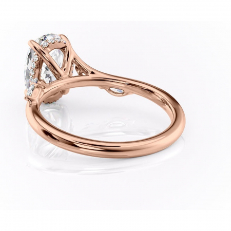 Inel de logodnă Faelynn din aur Rose 18kt cu moissanite tăietură ovală – Pietre laterale rafinată pentru profil înalt | Personalizează și configurează gratuit online [3]