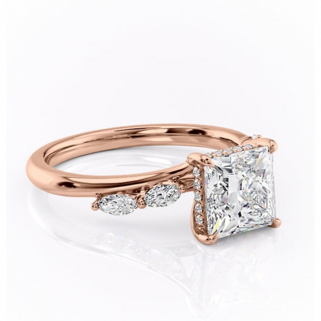 Princess - Inel de logodnă Faelynn din aur Rose 18kt cu moissanite tăietură princess – Pietre laterale rafinată pentru profil înalt | Personalizează și configurează gratuit online
