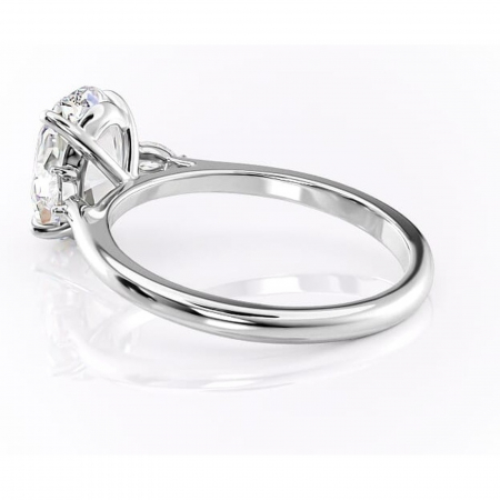 Inel de logodnă Felicity din aur Alb 14kt cu moissanite tăietură ovală – Solitar rafinată pentru profil înalt | Personalizează și configurează gratuit online [4]