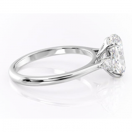 Inel de logodnă Felicity din aur Alb 14kt cu moissanite tăietură ovală – Solitar rafinată pentru profil înalt | Personalizează și configurează gratuit online [1]