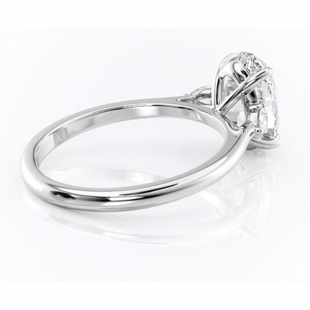 Inel de logodnă Felicity din aur Alb 14kt cu moissanite tăietură ovală – Solitar rafinată pentru profil înalt | Personalizează și configurează gratuit online [2]