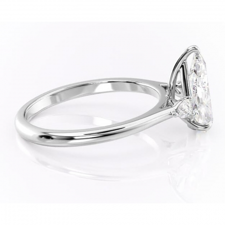 Inel de logodnă Felicity din aur Alb 14kt cu moissanite tăietură pară – Solitar rafinată pentru profil înalt | Personalizează și configurează gratuit online [1]