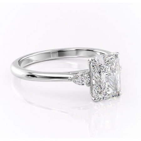 Radiantă - Inel de logodnă Felicity din aur Alb 14kt cu moissanite tăietură radiantă – Solitar rafinată pentru profil înalt | Personalizează și configurează gratuit online