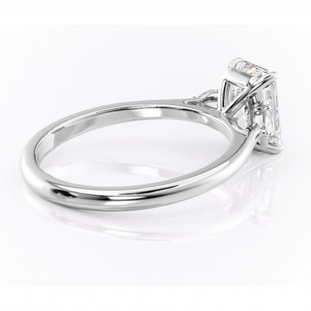 Inel de logodnă Felicity din aur Alb 14kt cu moissanite tăietură radiantă – Solitar rafinată pentru profil înalt | Personalizează și configurează gratuit online [2]