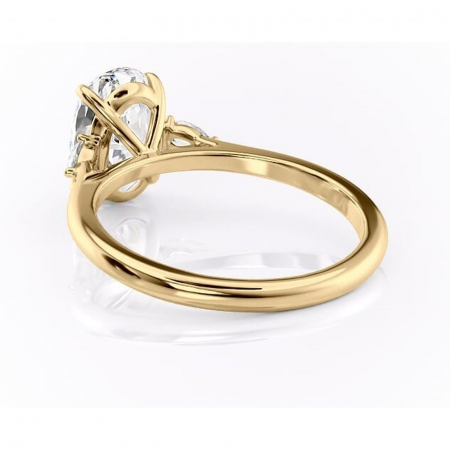Inel de logodnă Felicity din aur Galben 18kt cu moissanite tăietură ovală – Solitar rafinată pentru profil înalt | Personalizează și configurează gratuit online [3]