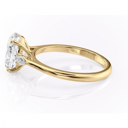 Inel de logodnă Felicity din aur Galben 18kt cu moissanite tăietură ovală – Solitar rafinată pentru profil înalt | Personalizează și configurează gratuit online [5]