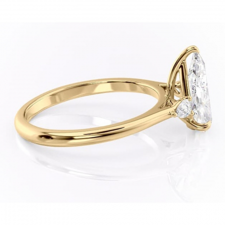 Inel de logodnă Felicity din aur Galben 18kt cu moissanite tăietură pară – Solitar rafinată pentru profil înalt | Personalizează și configurează gratuit online [1]
