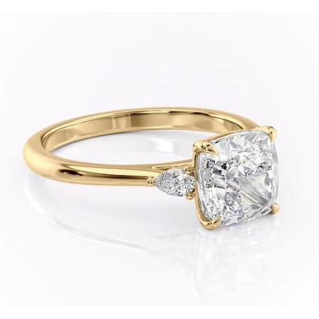 18K - Inel de logodnă Felicity din aur Galben 18kt cu moissanite tăietură pernă – Solitar rafinată pentru profil înalt | Personalizează și configurează gratuit online