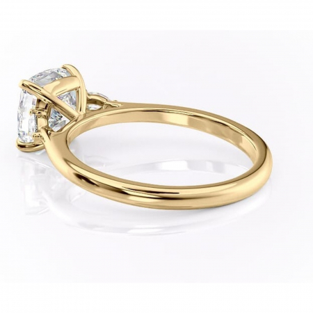 Inel de logodnă Felicity din aur Galben 18kt cu moissanite tăietură pernă – Solitar rafinată pentru profil înalt | Personalizează și configurează gratuit online [4]