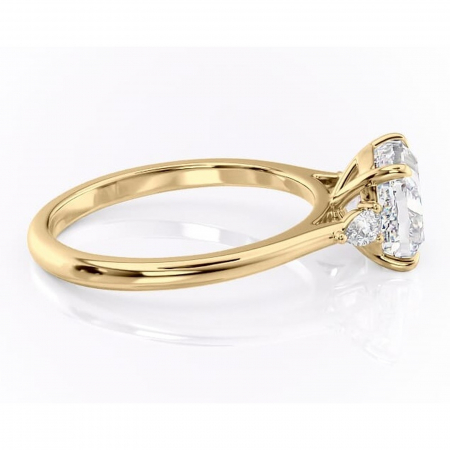 Inel de logodnă Felicity din aur Galben 18kt cu moissanite tăietură pernă – Solitar rafinată pentru profil înalt | Personalizează și configurează gratuit online [1]