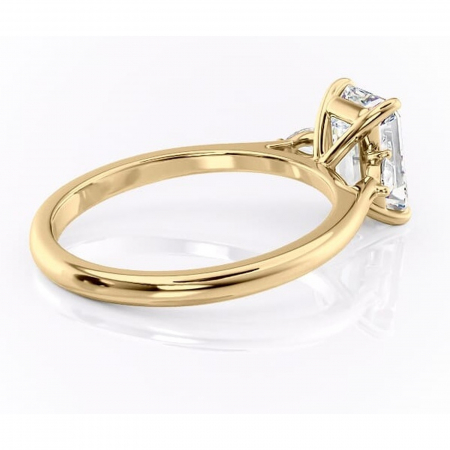 Inel de logodnă Felicity din aur Galben 18kt cu moissanite tăietură smarald – Solitar rafinată pentru profil înalt | Personalizează și configurează gratuit online [2]