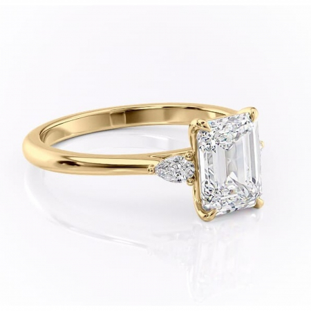 14K - Inel de logodnă Felicity din aur Galben 14kt cu moissanite tăietură smarald – Solitar rafinată pentru profil înalt | Personalizează și configurează gratuit online