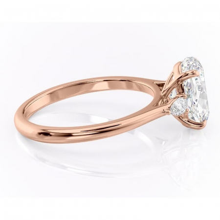 Inel de logodnă Felicity din aur Rose 14kt cu moissanite tăietură ovală – Solitar rafinată pentru profil înalt | Personalizează și configurează gratuit online [1]