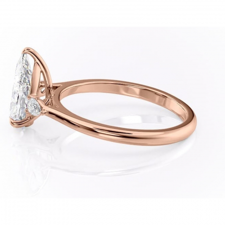 Inel de logodnă Felicity din aur Rose 14kt cu moissanite tăietură pară – Solitar rafinată pentru profil înalt | Personalizează și configurează gratuit online [5]