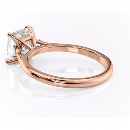 Inel de logodnă Felicity din aur Rose 14kt cu moissanite tăietură princess – Solitar rafinată pentru profil înalt | Personalizează și configurează gratuit online [4]