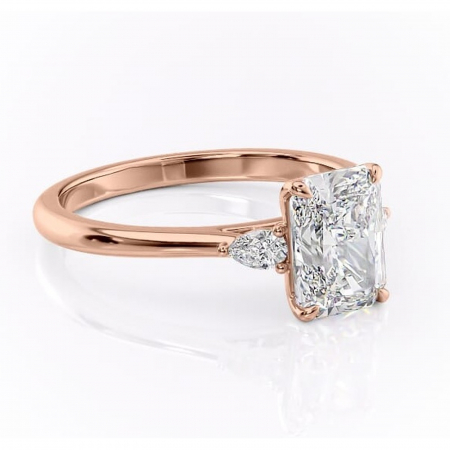 18K - Inel de logodnă Felicity din aur Rose 18kt cu moissanite tăietură radiantă – Solitar rafinată pentru profil înalt | Personalizează și configurează gratuit online
