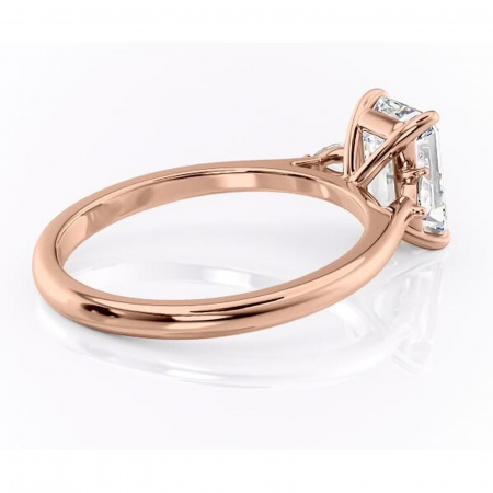 Inel de logodnă Felicity din aur Rose 18kt cu moissanite tăietură smarald – Solitar rafinată pentru profil înalt | Personalizează și configurează gratuit online [2]