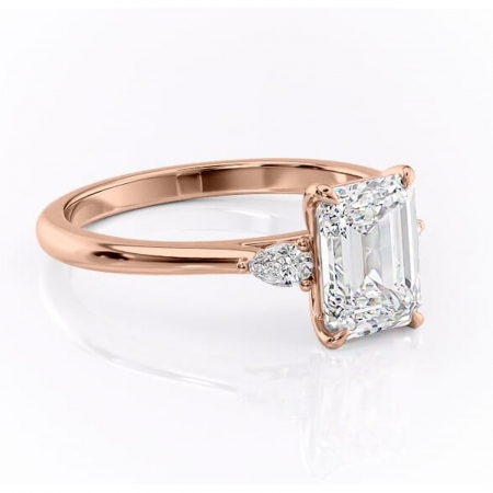 18K - Inel de logodnă Felicity din aur Rose 18kt cu moissanite tăietură smarald – Solitar rafinată pentru profil înalt | Personalizează și configurează gratuit online