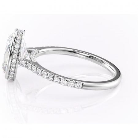 Inel de logodnă Fernelle din aur Alb 14kt cu moissanite tăietură ovală – Montură închisă rafinată pentru profil înalt | Personalizează și configurează gratuit online [5]