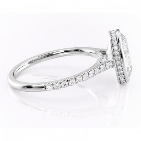 Inel de logodnă Fernelle din aur Alb 14kt cu moissanite tăietură ovală – Montură închisă rafinată pentru profil înalt | Personalizează și configurează gratuit online [1]