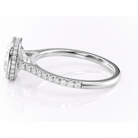 Inel de logodnă Fernelle din aur Alb 14kt cu moissanite tăietură pernă – Montură închisă rafinată pentru profil înalt | Personalizează și configurează gratuit online [5]