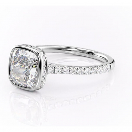 Inel de logodnă Fernelle din aur Alb 14kt cu moissanite tăietură pernă – Montură închisă rafinată pentru profil înalt | Personalizează și configurează gratuit online [6]