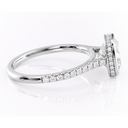 Inel de logodnă Fernelle din aur Alb 14kt cu moissanite tăietură pernă – Montură închisă rafinată pentru profil înalt | Personalizează și configurează gratuit online [1]