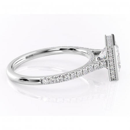 Inel de logodnă Fernelle din aur Alb 18kt cu moissanite tăietură princess – Montură închisă rafinată pentru profil înalt | Personalizează și configurează gratuit online [1]