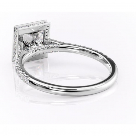 Inel de logodnă Fernelle din aur Alb 18kt cu moissanite tăietură princess – Montură închisă rafinată pentru profil înalt | Personalizează și configurează gratuit online [3]