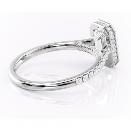 Inel de logodnă Fernelle din aur Alb 18kt cu moissanite tăietură smarald – Montură închisă rafinată pentru profil înalt | Personalizează și configurează gratuit online [2]