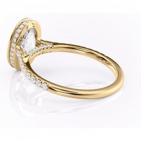 Inel de logodnă Fernelle din aur Galben 14kt cu moissanite tăietură ovală – Montură închisă rafinată pentru profil înalt | Personalizează și configurează gratuit online [4]