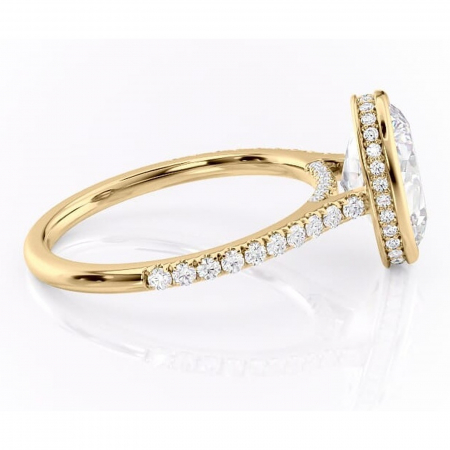 Inel de logodnă Fernelle din aur Galben 14kt cu moissanite tăietură ovală – Montură închisă rafinată pentru profil înalt | Personalizează și configurează gratuit online [1]