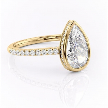 Aur galben - Inel de logodnă Fernelle din aur Galben 18kt cu moissanite tăietură pară – Montură închisă rafinată pentru profil înalt | Personalizează și configurează gratuit online