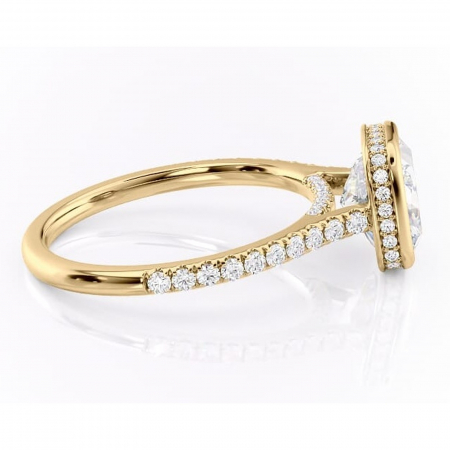 Inel de logodnă Fernelle din aur Galben 14kt cu moissanite tăietură pernă – Montură închisă rafinată pentru profil înalt | Personalizează și configurează gratuit online [1]