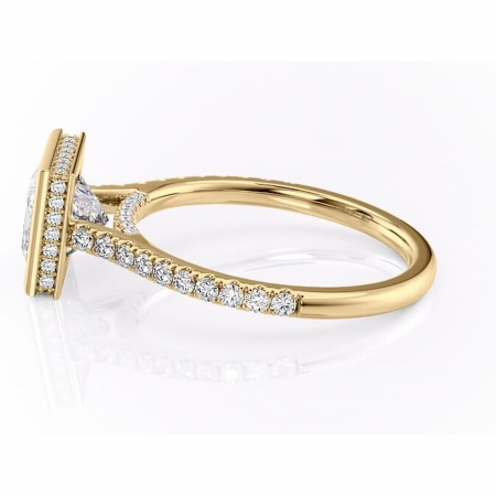 Inel de logodnă Fernelle din aur Galben 14kt cu moissanite tăietură princess – Montură închisă rafinată pentru profil înalt | Personalizează și configurează gratuit online [5]