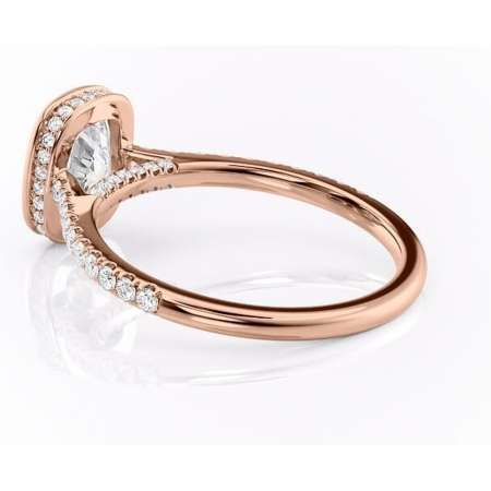 Inel de logodnă Fernelle din aur Rose 14kt cu moissanite tăietură pernă – Montură închisă rafinată pentru profil înalt | Personalizează și configurează gratuit online [4]
