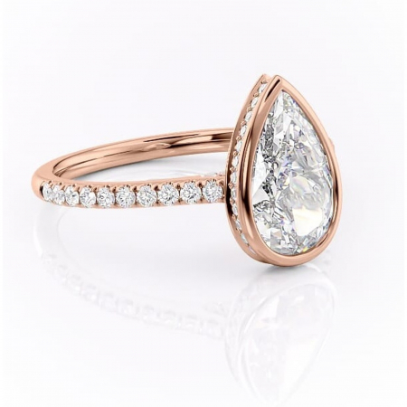 18K - Inel de logodnă Fernelle din aur Rose 18kt cu moissanite tăietură pară – Montură închisă rafinată pentru profil înalt | Personalizează și configurează gratuit online