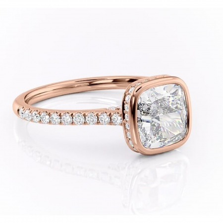 Pernă - Inel de logodnă Fernelle din aur Rose 18kt cu moissanite tăietură pernă – Montură închisă rafinată pentru profil înalt | Personalizează și configurează gratuit online