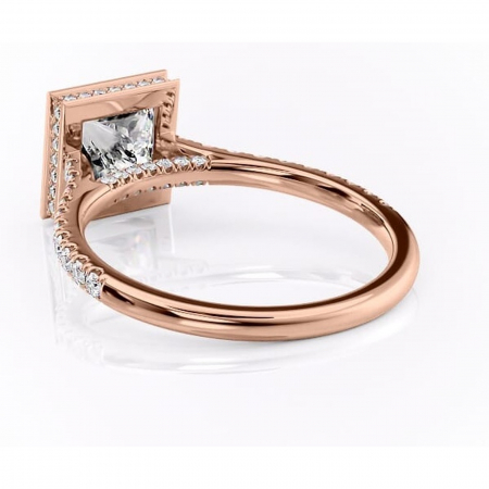 Inel de logodnă Fernelle din aur Rose 18kt cu moissanite tăietură princess – Montură închisă rafinată pentru profil înalt | Personalizează și configurează gratuit online [3]
