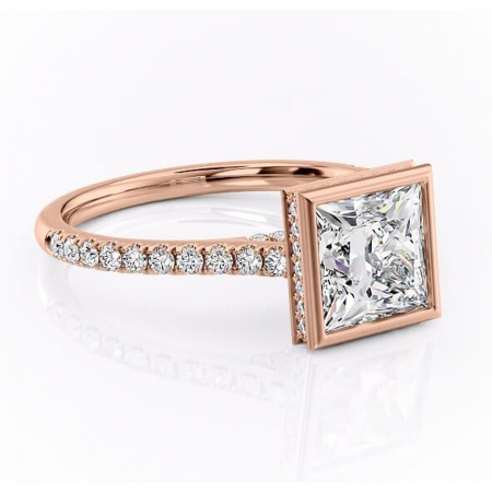 18K - Inel de logodnă Fernelle din aur Rose 18kt cu moissanite tăietură princess – Montură închisă rafinată pentru profil înalt | Personalizează și configurează gratuit online