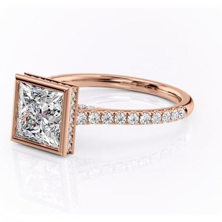 Inel de logodnă Fernelle din aur Rose 18kt cu moissanite tăietură princess – Montură închisă rafinată pentru profil înalt | Personalizează și configurează gratuit online [6]